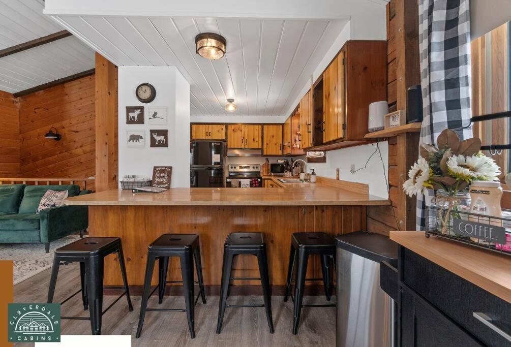 Cozy Cabin With Hottub At Cloverdale Cabins Hinckley Zewnętrze zdjęcie