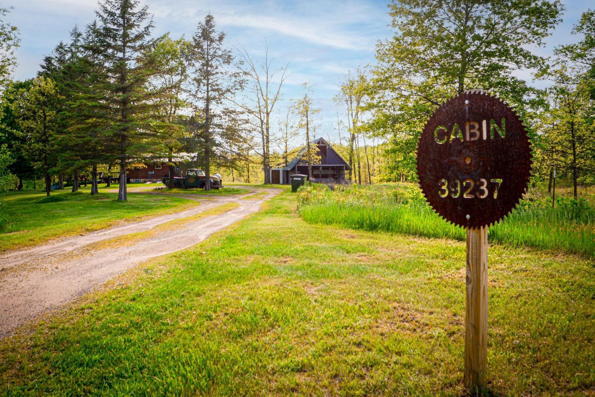 Cozy Cabin With Hottub At Cloverdale Cabins Hinckley Zewnętrze zdjęcie