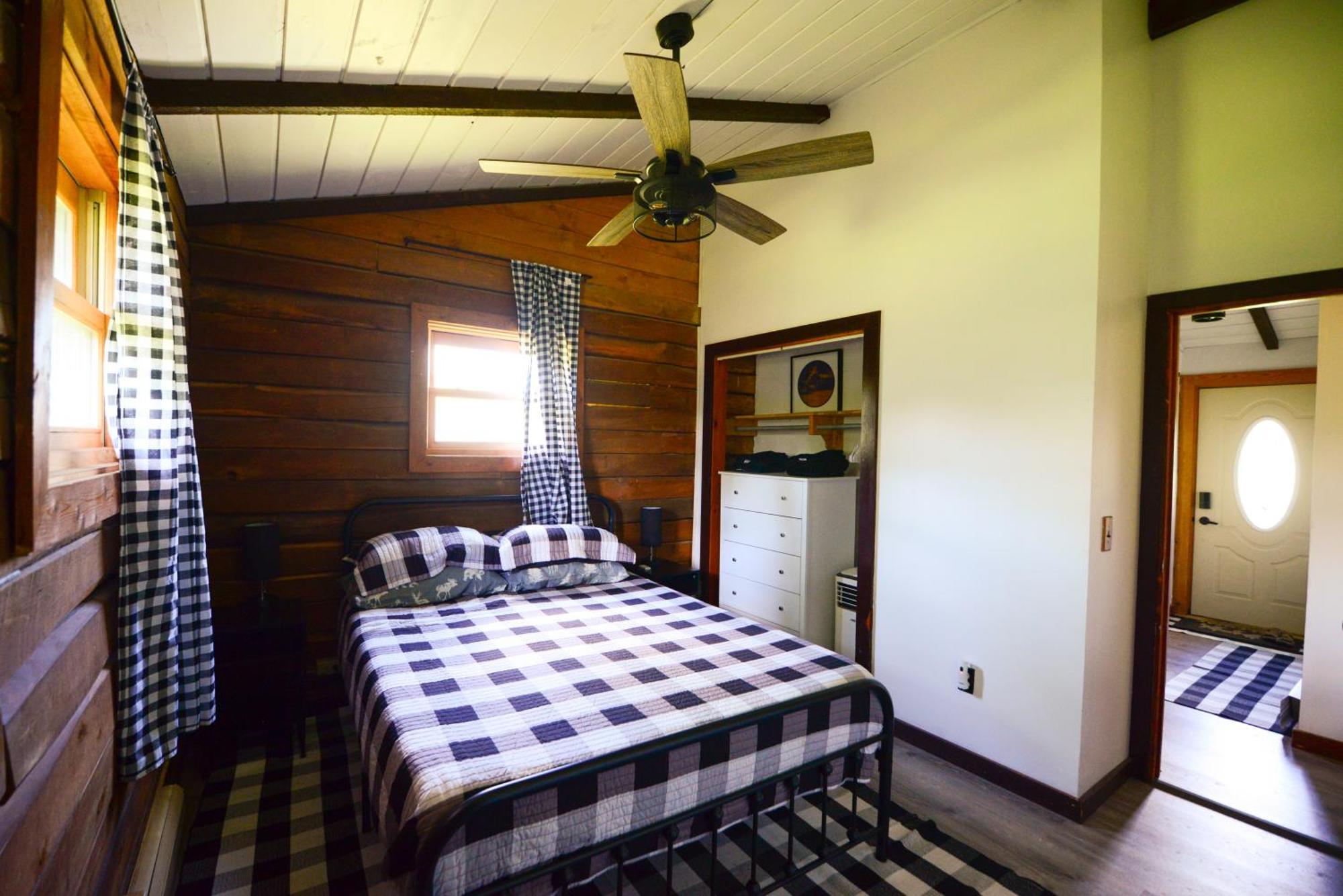 Cozy Cabin With Hottub At Cloverdale Cabins Hinckley Zewnętrze zdjęcie